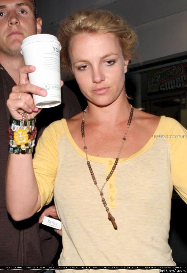 Бритни в Starbucks38.jpg(Бритни Спирс, Britney Spears)