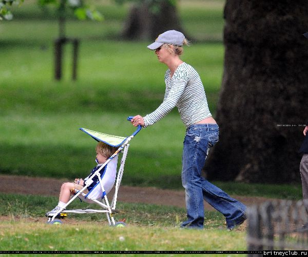 Бритни с детьми в Лондонском парке18.jpg(Бритни Спирс, Britney Spears)