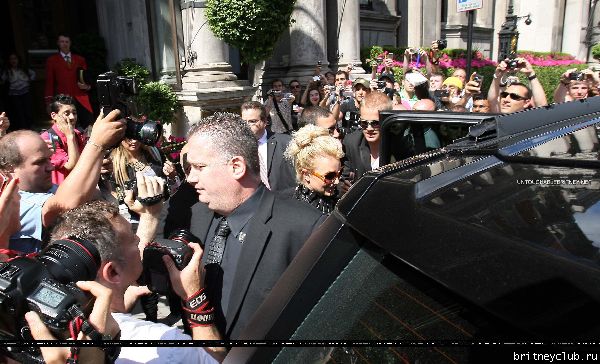 Бритни уезжает из гостиницы в Лондоне25.jpg(Бритни Спирс, Britney Spears)