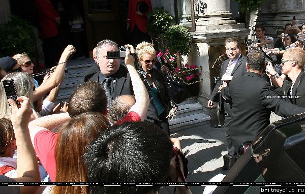 Бритни уезжает из гостиницы в Лондоне33.jpg(Бритни Спирс, Britney Spears)