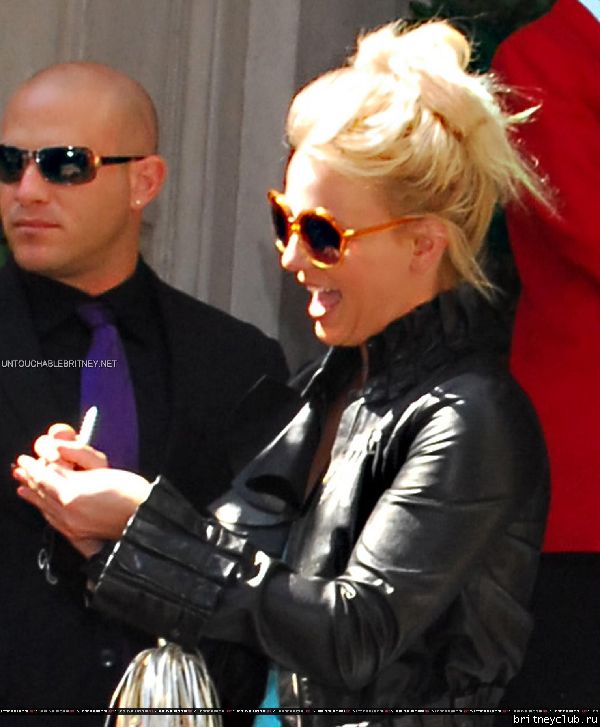 Бритни уезжает из гостиницы в Лондоне37.jpg(Бритни Спирс, Britney Spears)