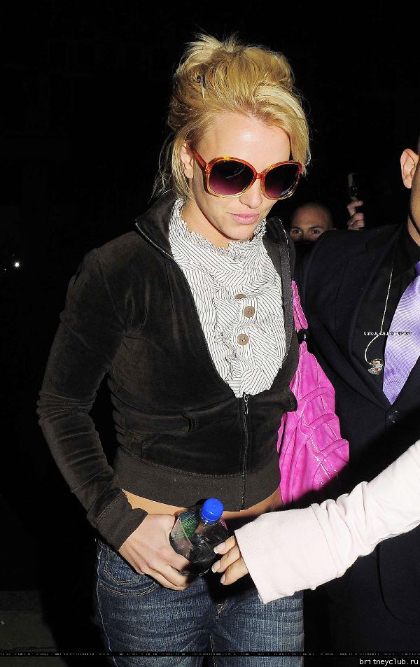 Бритни возвращается в отель после концерта004.jpg(Бритни Спирс, Britney Spears)