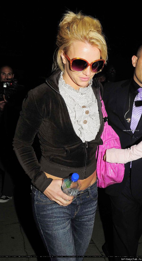 Бритни возвращается в отель после концерта005.jpg(Бритни Спирс, Britney Spears)