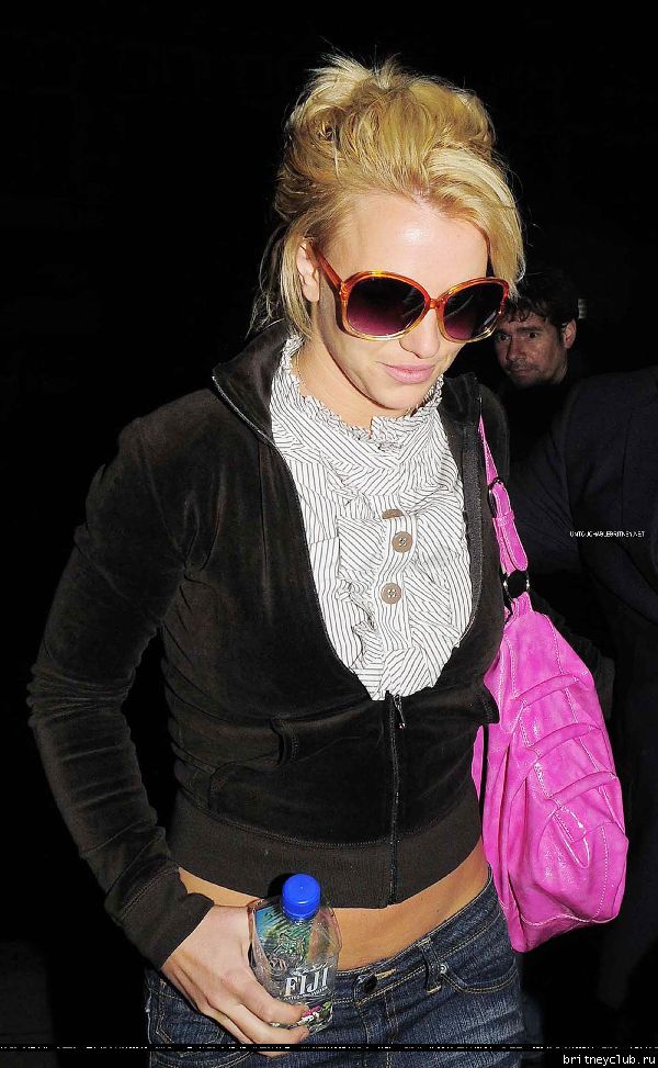 Бритни возвращается в отель после концерта052.jpg(Бритни Спирс, Britney Spears)