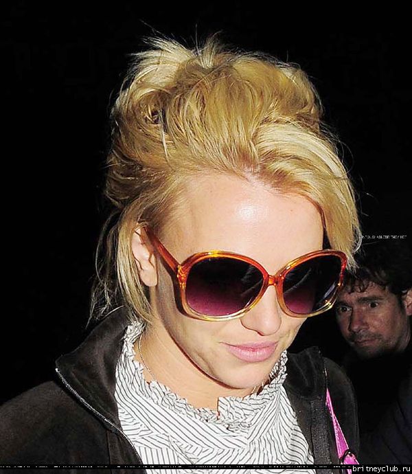 Бритни возвращается в отель после концерта063.jpg(Бритни Спирс, Britney Spears)