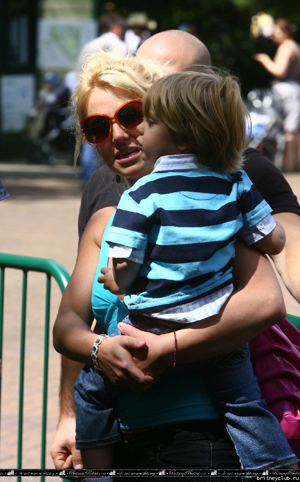 Бритни с детьми в зоопарке01.jpg(Бритни Спирс, Britney Spears)