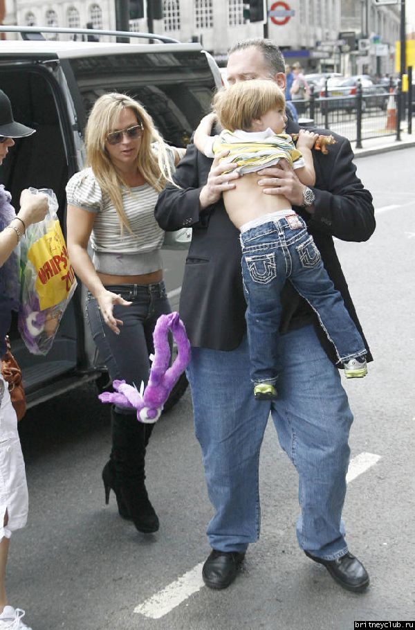 Бритни с детьми в зоопарке11.jpg(Бритни Спирс, Britney Spears)