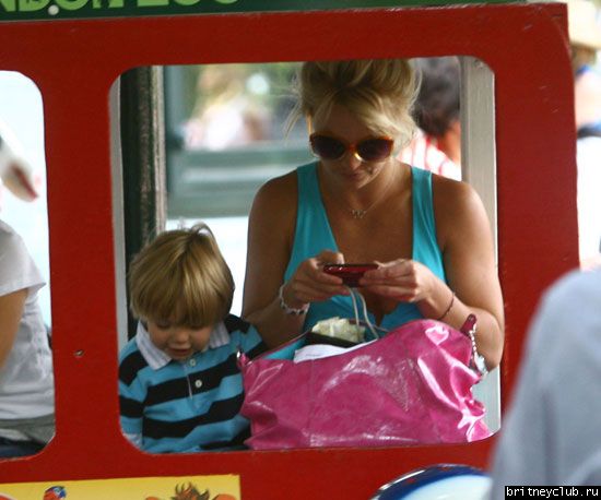 Бритни с детьми в зоопарке50.jpg(Бритни Спирс, Britney Spears)