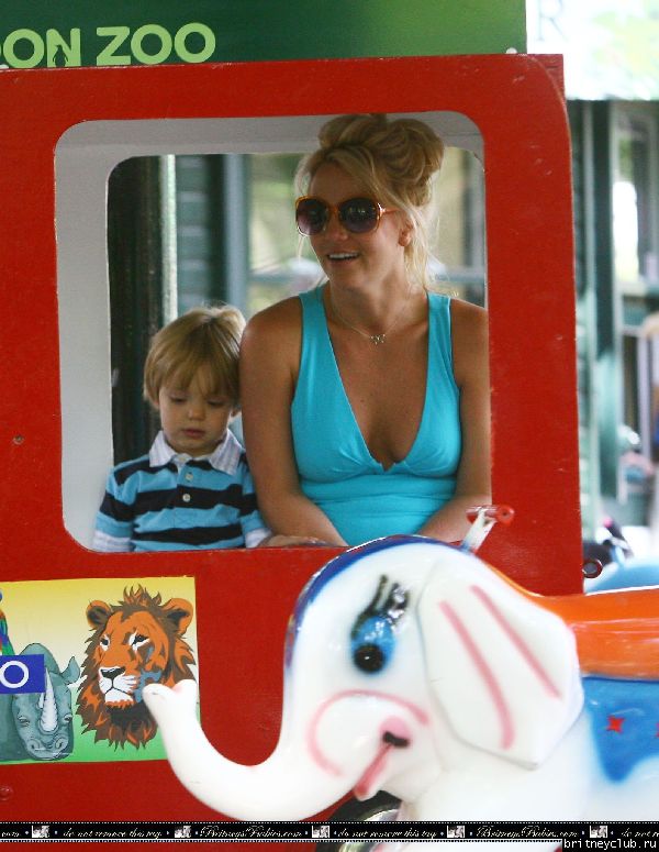 Бритни с детьми в зоопарке55.jpg(Бритни Спирс, Britney Spears)