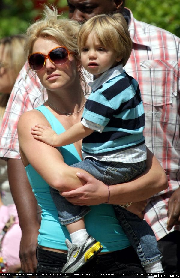 Бритни с детьми в зоопарке65.jpg(Бритни Спирс, Britney Spears)