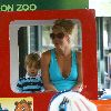 Бритни с детьми в зоопарке