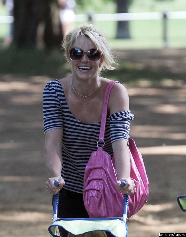 Бритни с детьми на прогулке56.jpg(Бритни Спирс, Britney Spears)