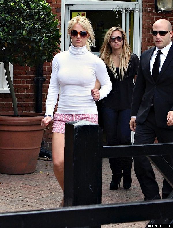 Бритни уезжает из отеля в Лондоне26.jpg(Бритни Спирс, Britney Spears)