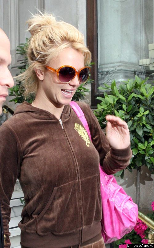 Бритни уезжает из гостиницы на шоппинг в Лондон07.jpg(Бритни Спирс, Britney Spears)