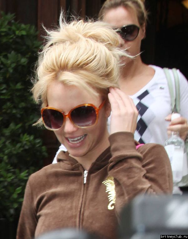 Бритни уезжает из гостиницы на шоппинг в Лондон13.jpg(Бритни Спирс, Britney Spears)