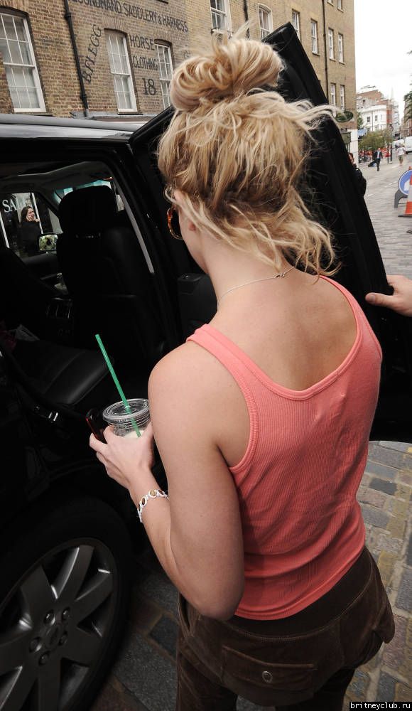 Бритни на шоппинге в районе Soho Лондона057.jpg(Бритни Спирс, Britney Spears)