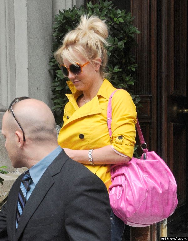 Бритни уезжает из гостиницы в Лондоне02.jpg(Бритни Спирс, Britney Spears)