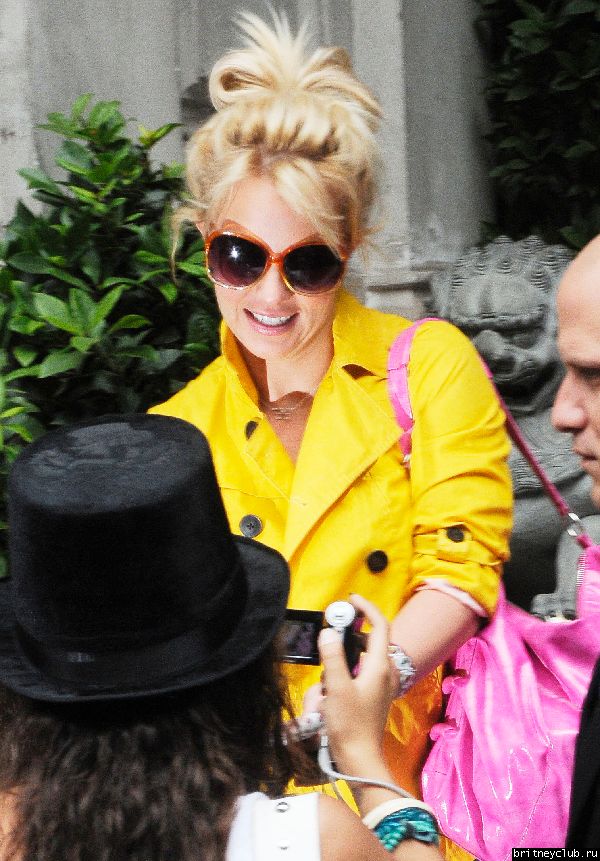 Бритни уезжает из гостиницы в Лондоне04.jpg(Бритни Спирс, Britney Spears)