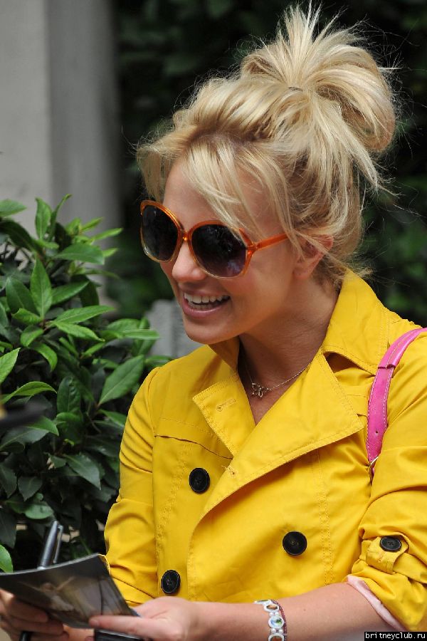 Бритни уезжает из гостиницы в Лондоне24.jpg(Бритни Спирс, Britney Spears)