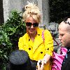 Бритни уезжает из гостиницы в Лондоне