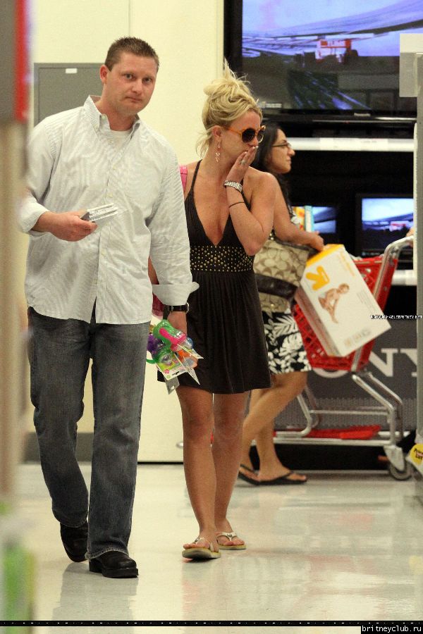 Бритни на шоппинге в бутике Sky17.jpg(Бритни Спирс, Britney Spears)