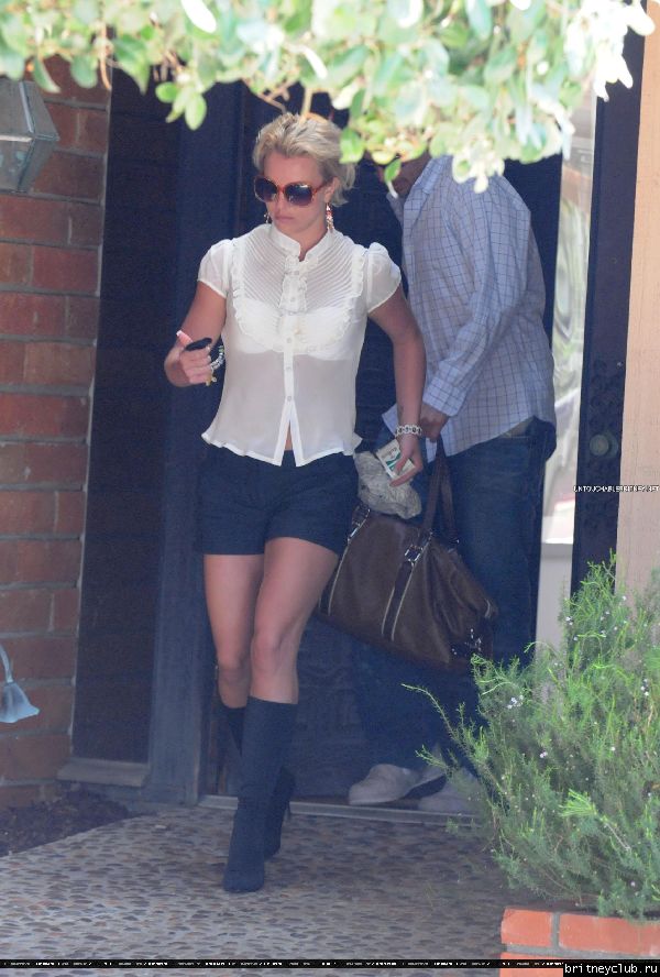 Бритни уезжает из делового центра79.jpg(Бритни Спирс, Britney Spears)