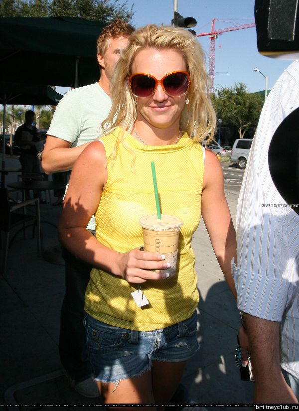 Бритни в Starbucks49.jpg(Бритни Спирс, Britney Spears)