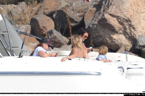 Бритни с детьми отдыхают на яхте06.jpg(Бритни Спирс, Britney Spears)