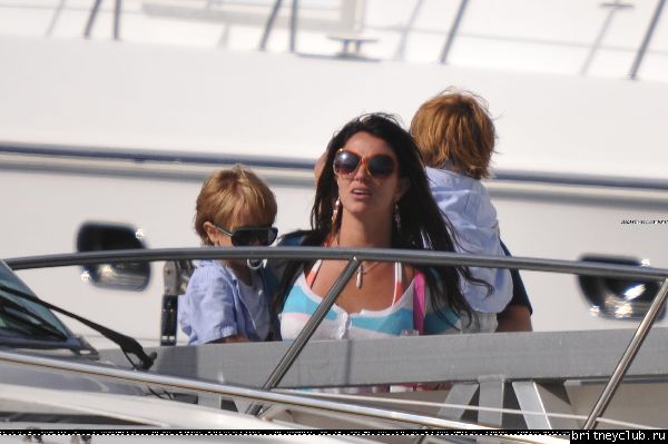 Бритни с детьми отдыхают на яхте13.jpg(Бритни Спирс, Britney Spears)