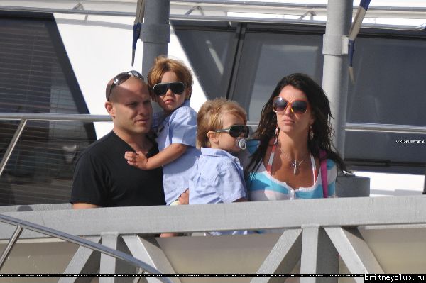 Бритни с детьми отдыхают на яхте20.jpg(Бритни Спирс, Britney Spears)