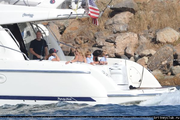 Бритни с детьми отдыхают на яхте21.jpg(Бритни Спирс, Britney Spears)