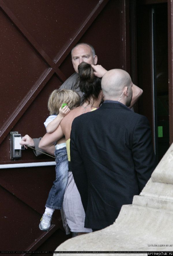 Бритни с детьми приехали к Эйфелевой башне03.jpg(Бритни Спирс, Britney Spears)