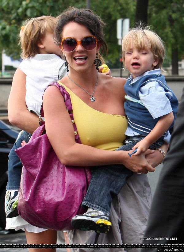 Бритни с детьми приехали к Эйфелевой башне36.jpg(Бритни Спирс, Britney Spears)