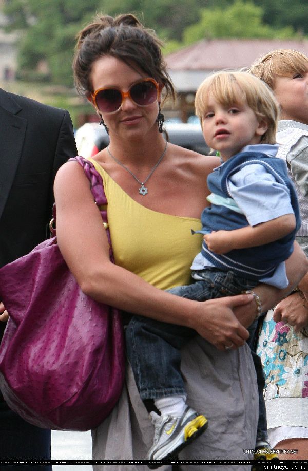 Бритни с детьми приехали к Эйфелевой башне40.jpg(Бритни Спирс, Britney Spears)