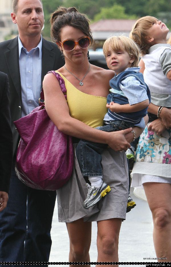 Бритни с детьми приехали к Эйфелевой башне41.jpg(Бритни Спирс, Britney Spears)