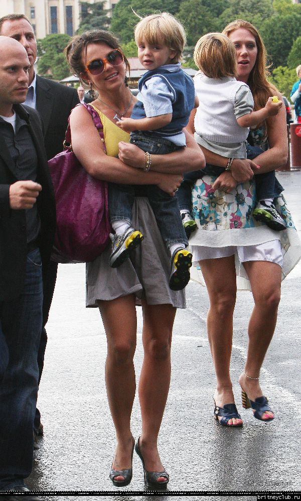 Бритни с детьми приехали к Эйфелевой башне46.jpg(Бритни Спирс, Britney Spears)