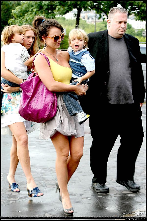 Бритни с детьми приехали к Эйфелевой башне49.jpg(Бритни Спирс, Britney Spears)