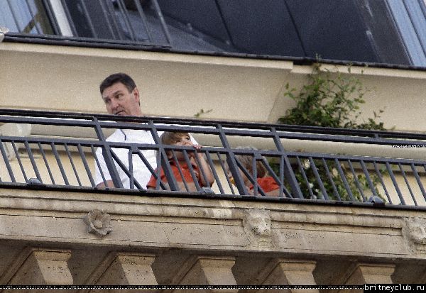 Бритни с семьей в отеле Парижа1.jpg(Бритни Спирс, Britney Spears)