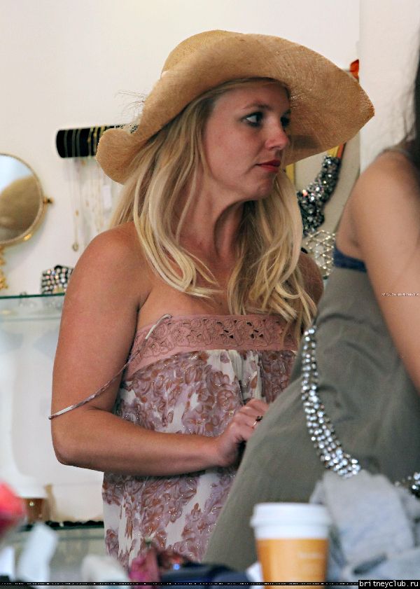 Бритни на шоппинге в бутике Paige Denim026.jpg(Бритни Спирс, Britney Spears)