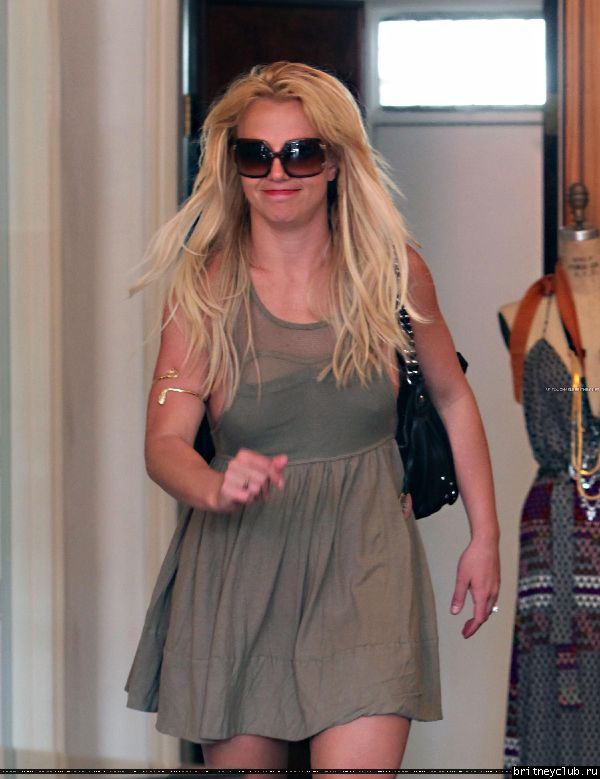 Бритни на шоппинге в бутике Paige Denim042.jpg(Бритни Спирс, Britney Spears)