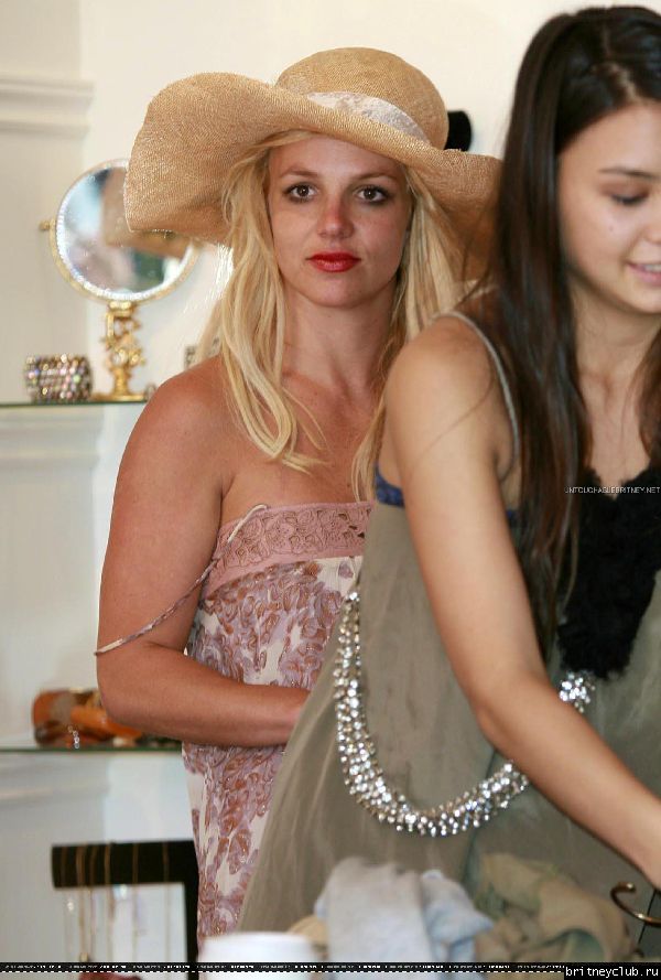 Бритни на шоппинге в бутике Paige Denim051.jpg(Бритни Спирс, Britney Spears)