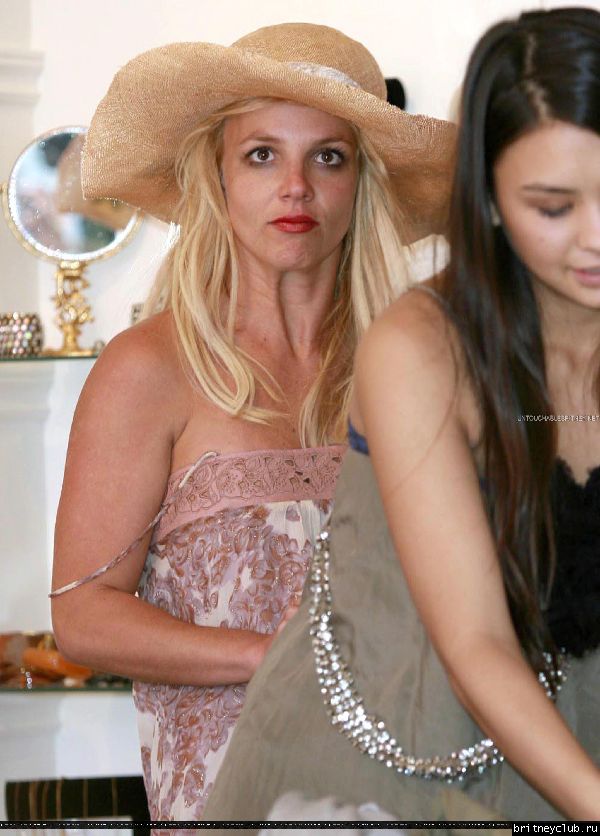 Бритни на шоппинге в бутике Paige Denim052.jpg(Бритни Спирс, Britney Spears)