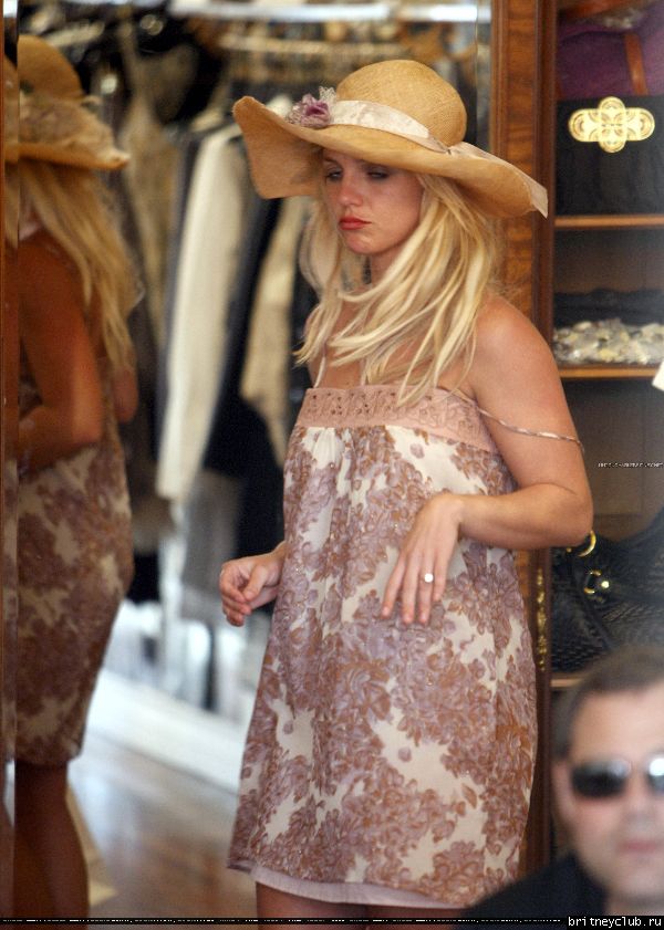 Бритни на шоппинге в бутике Paige Denim076.jpg(Бритни Спирс, Britney Spears)