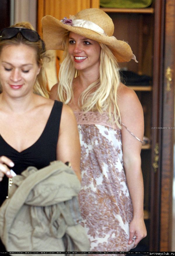 Бритни на шоппинге в бутике Paige Denim110.jpg(Бритни Спирс, Britney Spears)