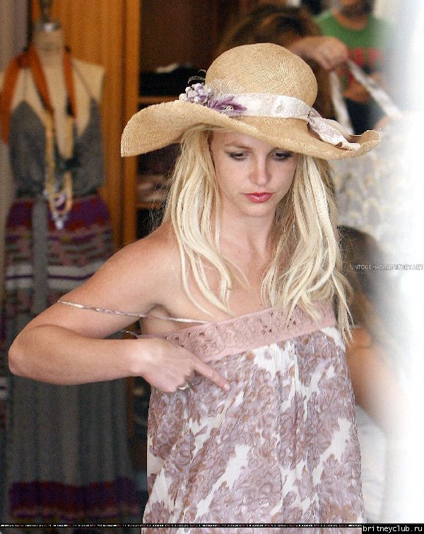 Бритни на шоппинге в бутике Paige Denim113.jpg(Бритни Спирс, Britney Spears)