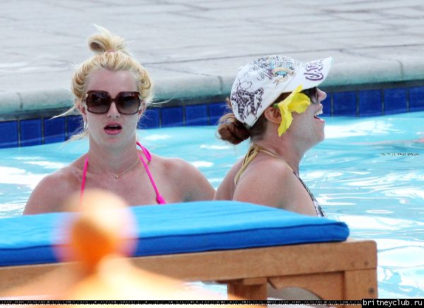 Бритни отдыхает в отеле Ritz Carlton023.jpg(Бритни Спирс, Britney Spears)