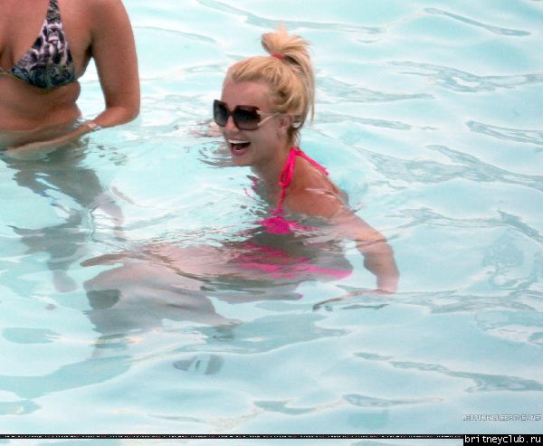 Бритни отдыхает в отеле Ritz Carlton057.jpg(Бритни Спирс, Britney Spears)