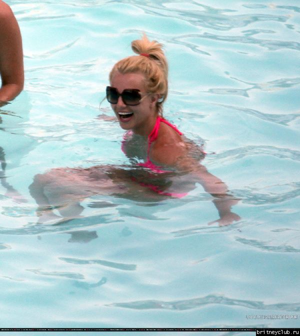 Бритни отдыхает в отеле Ritz Carlton058.jpg(Бритни Спирс, Britney Spears)