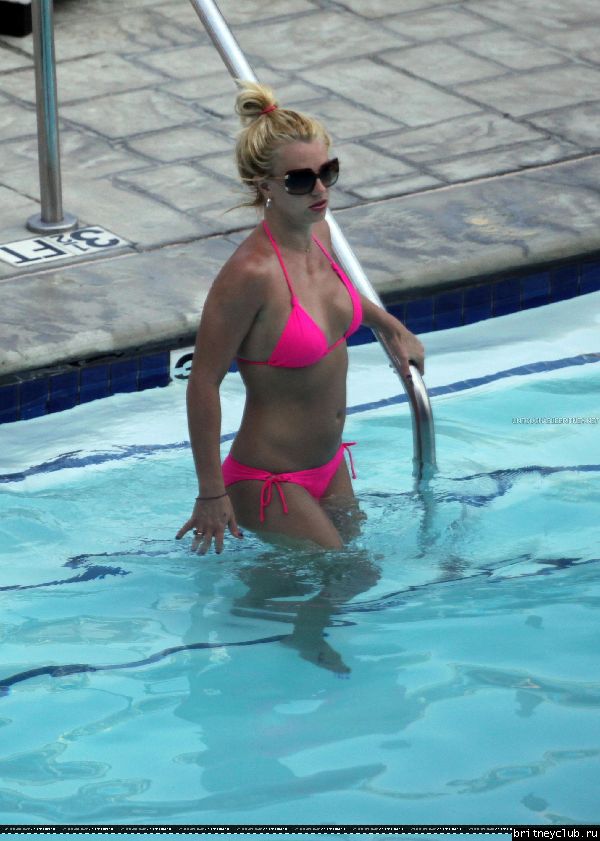 Бритни отдыхает в отеле Ritz Carlton078.jpg(Бритни Спирс, Britney Spears)