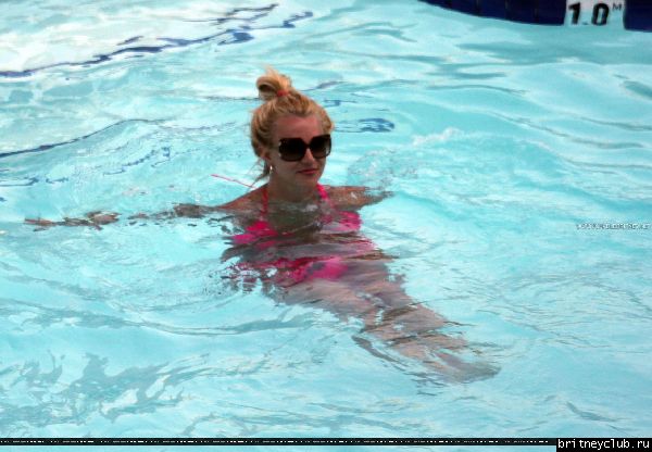 Бритни отдыхает в отеле Ritz Carlton081.jpg(Бритни Спирс, Britney Spears)